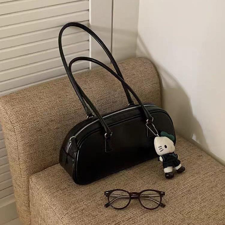 

Korean Style Retro Oil Wax Leather Baguette Bag: Autumn/Winter Edition