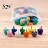 Kit Dito Medio in PLA 25/50/100 Pezzi Set Mini Stampato 3D, Piccoli Colorati per Decorazione Scrivania Set, Statuetta Miniatura Gesto Mano Regalo Scherzoso, Bomboniere Festa
