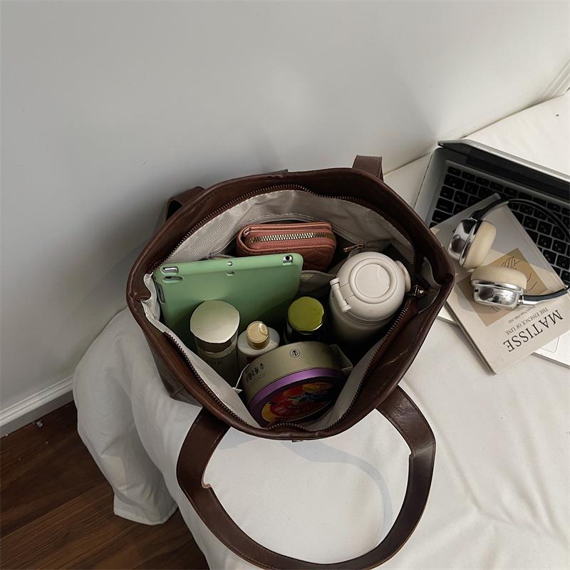 Classic Leather Tote Bag with Top Handle Large Capacity Everyday Fashion Shoulder Bag for Women
