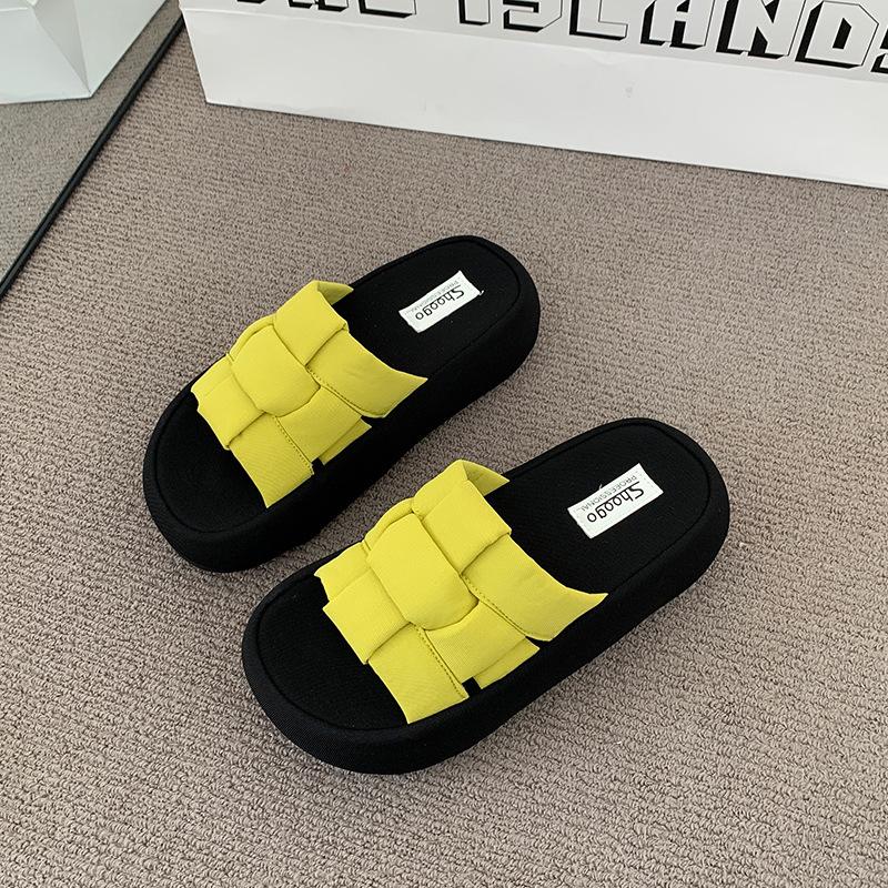 

Korean version of French woven one-word slippers women s summer wear 2025 new breathable sandals muffin thick-soled cool slippers 35
