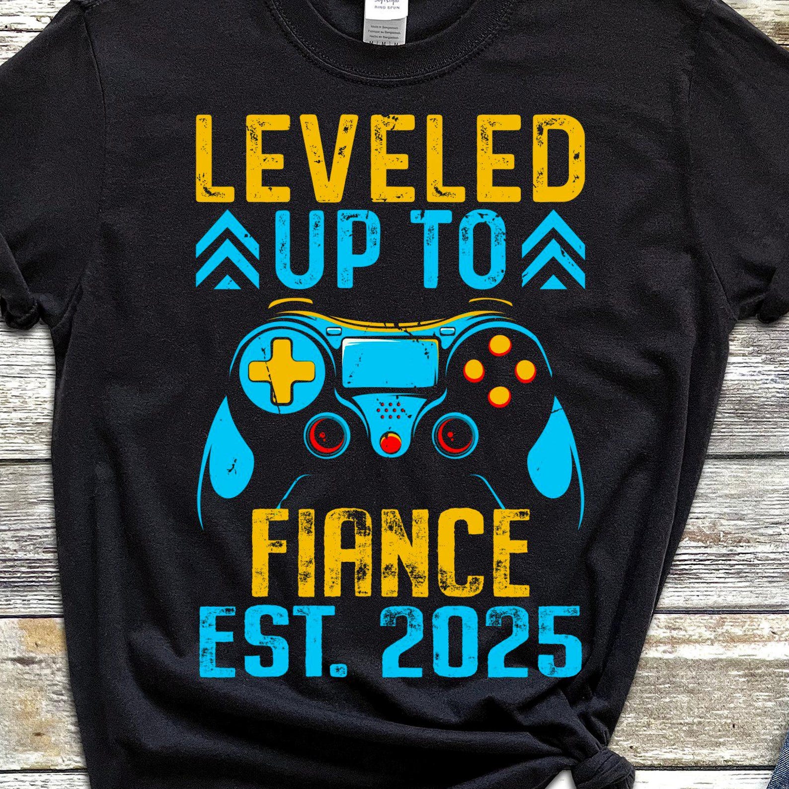 Leveled Up To Fiance Est 2025 T-Shirt, Video Game Lover Tee, Gamer Engagement Shirt, Funny Gaming T-shirt, Gift For Boyfriend, T-shirts M