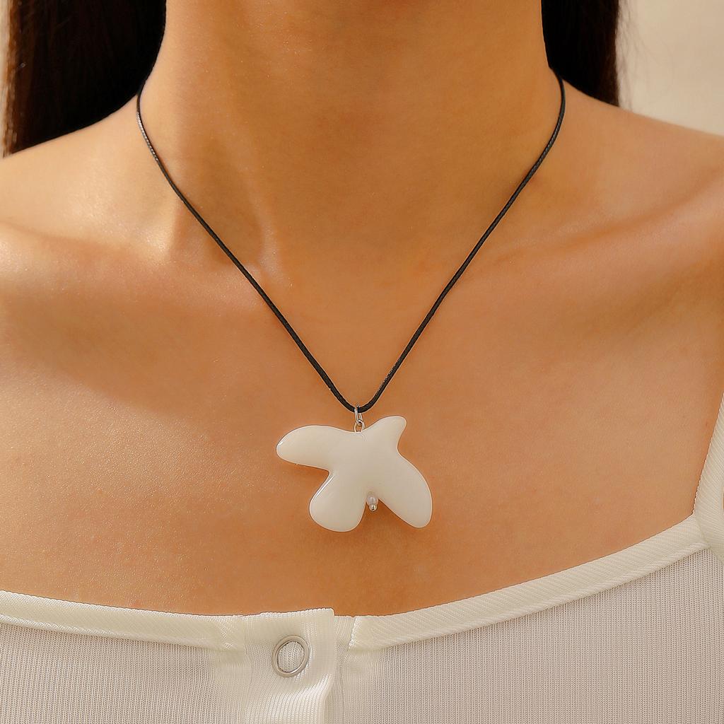 Simple Personality White Ceramic Dove of Peace Pendant Black Leather Rope Lace-up Necklace for Women Animal Collar Chain Jewelry