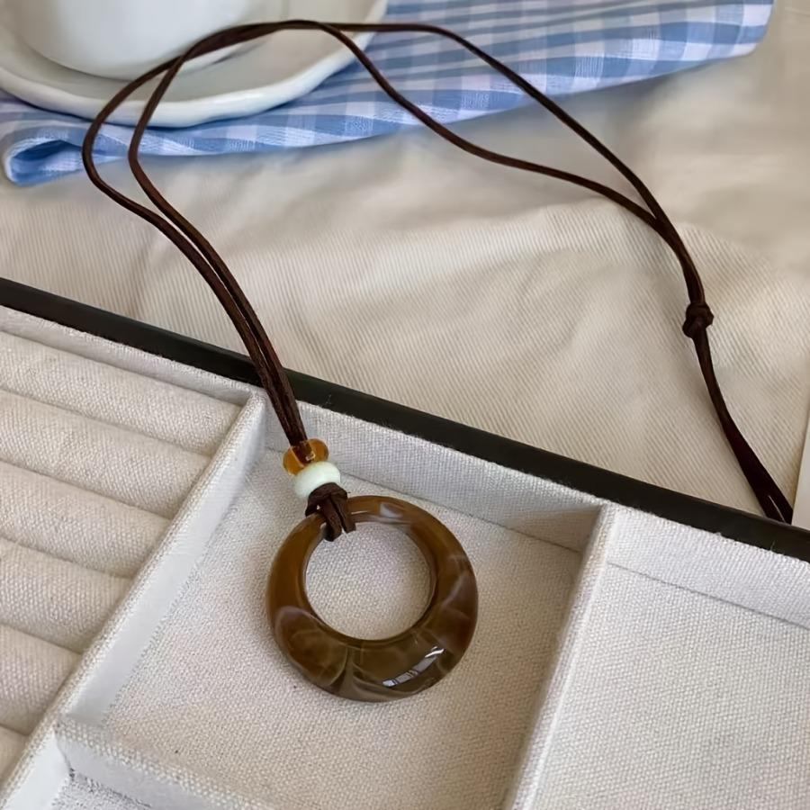 Newly Arrived Luxurious Retro Hoop Pendant Necklace for Women - Minimalist Chinese Style Accessory for Summer 2025