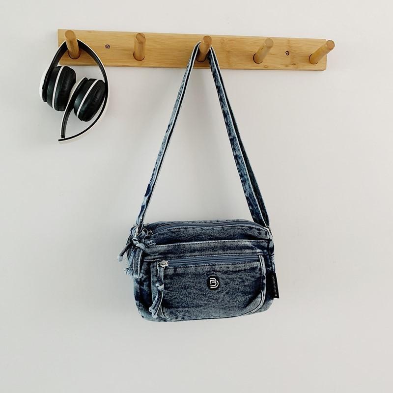 Minimally Designed Letter Decor Multiple Pockets Casual Shoulder Denim Bag For Girls