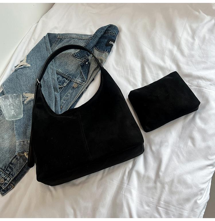 

2025 new fashion retro matte leather flannel bag large capacity mother and child bag retro casual shoulder armpit bag чёрный