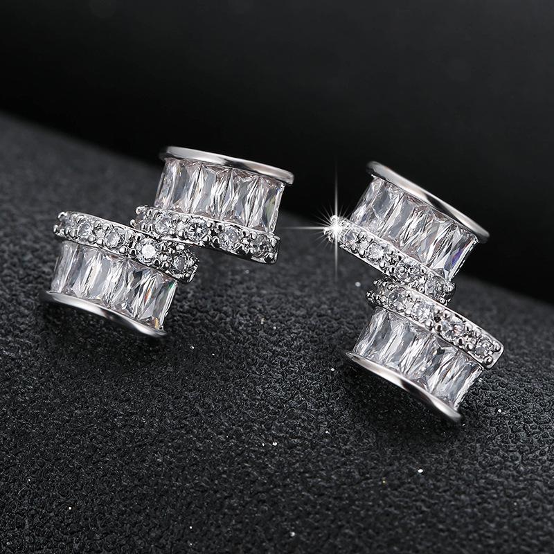 European Geometric Copper Stud Earrings with Inlaid Diamonds - Simple, Elegant Design for Women
