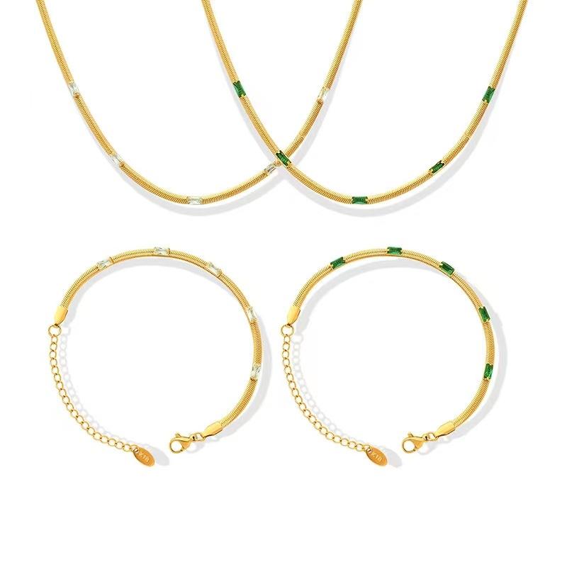 New Personal Luxury Gold Color Stainless Steel Emerald Necklace for Women Charm Green Crystal Bride Party Collar Jewelry No Fade