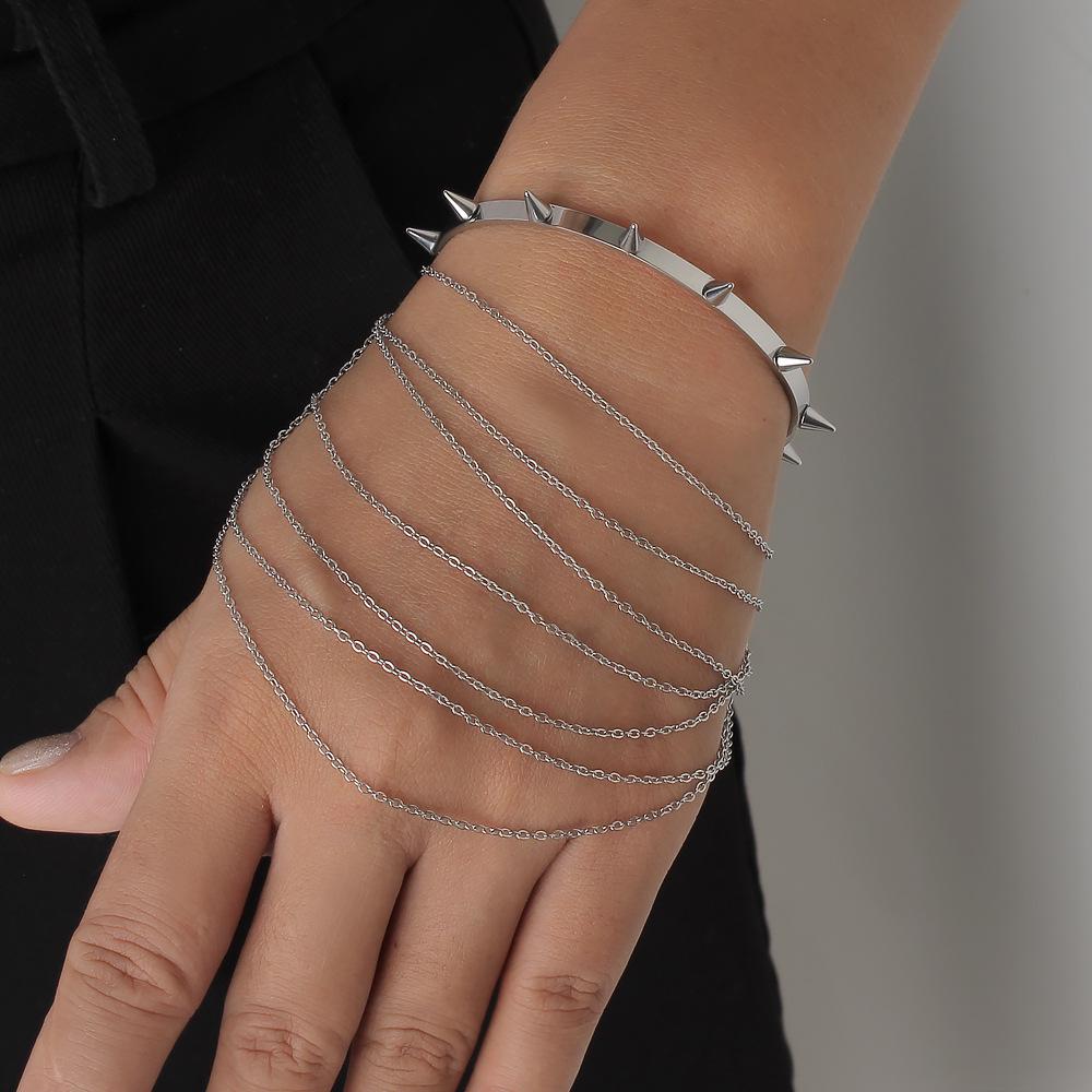 European-American Tassel Armband: 18K Gold U-Shaped Titanium Steel Bracelet