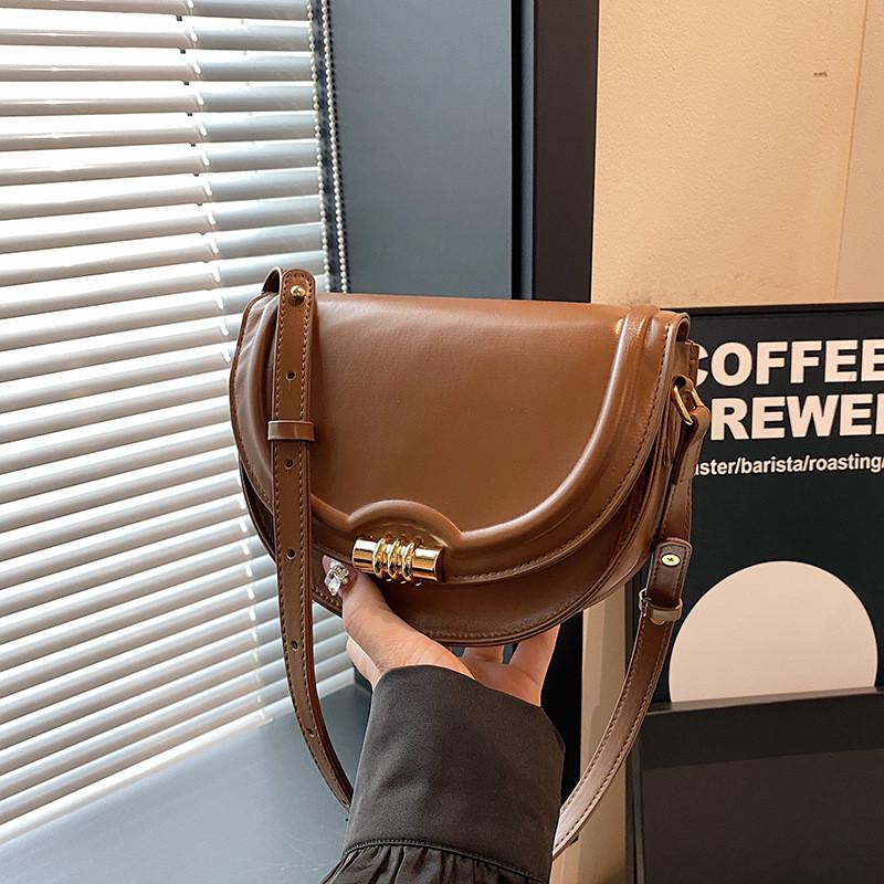 Stylish Vintage Saddle Bag For Women With Trendy Colors And Soft Pu Material