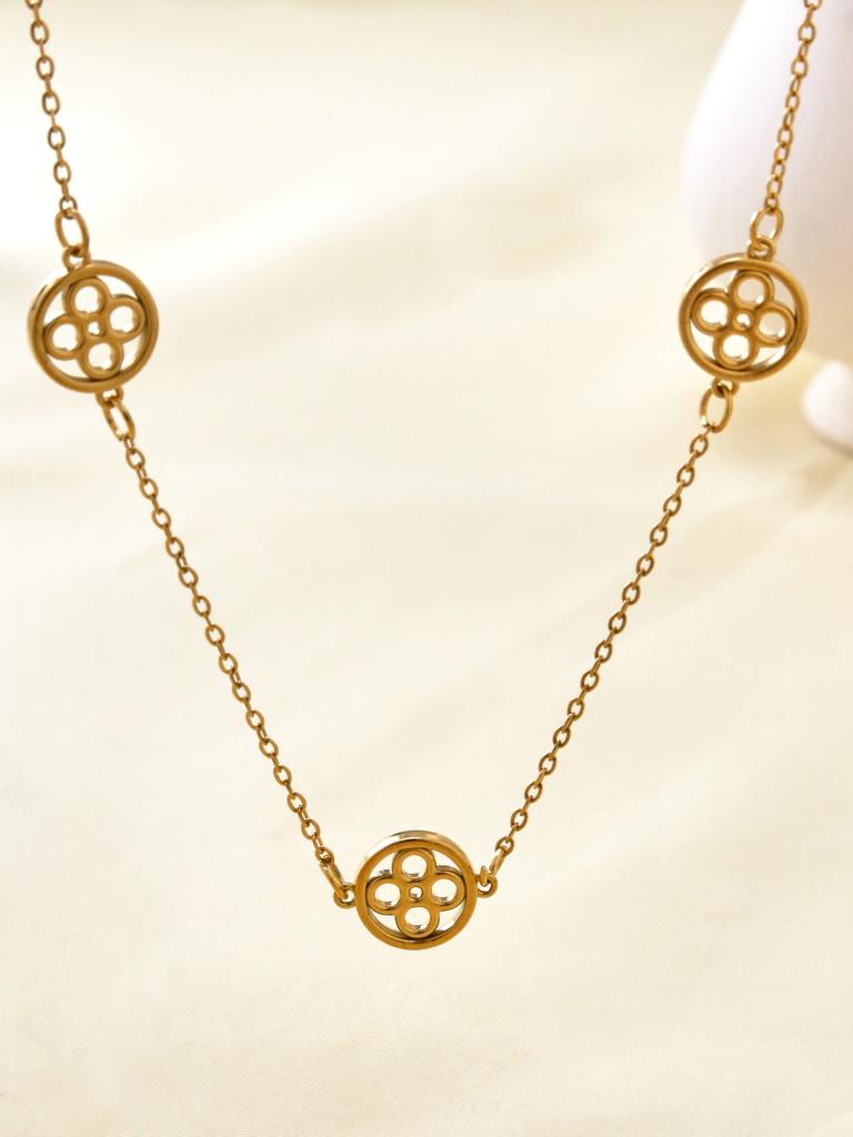 Fashion Elegant Charm Light Luxury Old Money Style Stainless Steel 18K Gold Plated Hollow Four-Leaf Clover Necklace Female