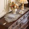 Chemin de table en dentelle florale de luxe Élégant chemin de table brodé européen pour table à manger, table basse et support TV Décoration intérieure de Noël