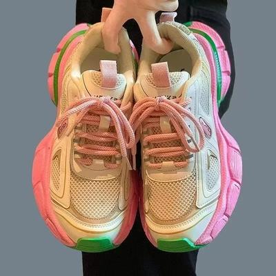 Zapatillas casuales transpirables de malla 2024 para mujer, zapatos de moda casuales, zapatos gruesos, plataforma, zapatillas con cordones de colores caramelo, primavera y otoño.