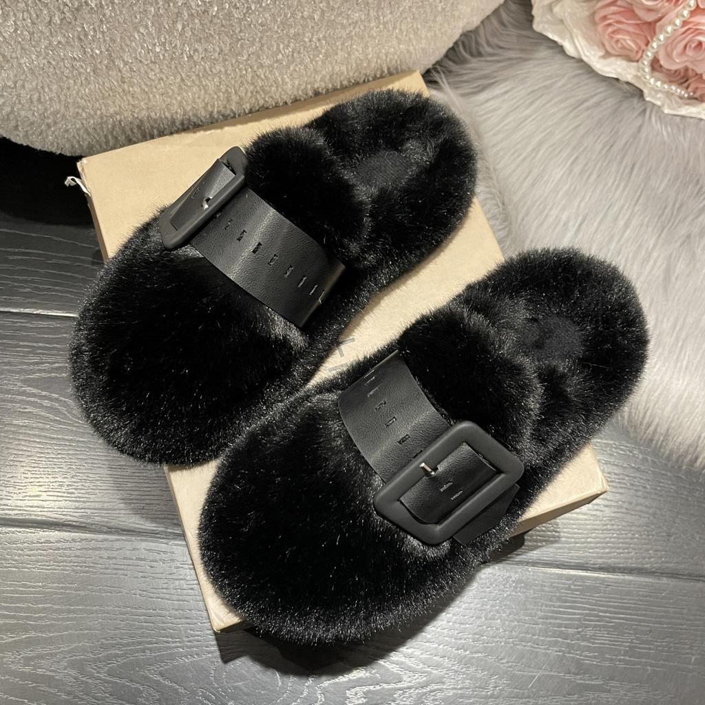 Baotou Halbschlappen Damen Oberbekleidung 2025 Herbst und Winter Neu Gürtelschnalle Mao Mao Hausschuhe Koreanische Version Samt Zuhause Baumwolle Mopp