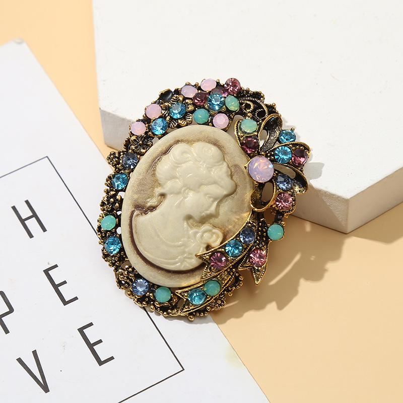 

High-End Retro Diamond-Studded Alloy Brooch for Ladies