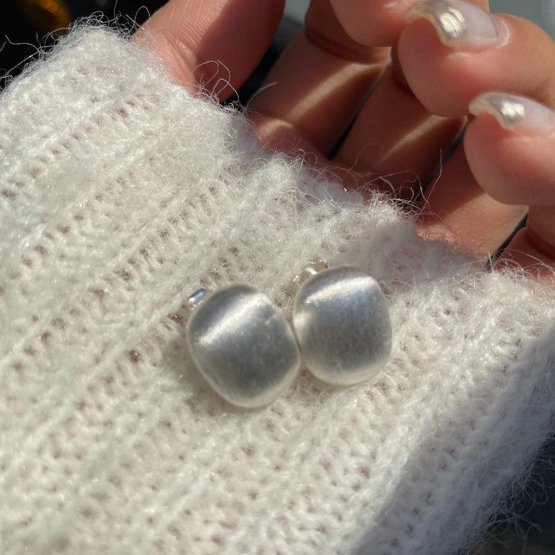SuChuang S925 Sterling Silver Matte Oval Bean Stud Earrings for Women - Niche Design and Cool Style
