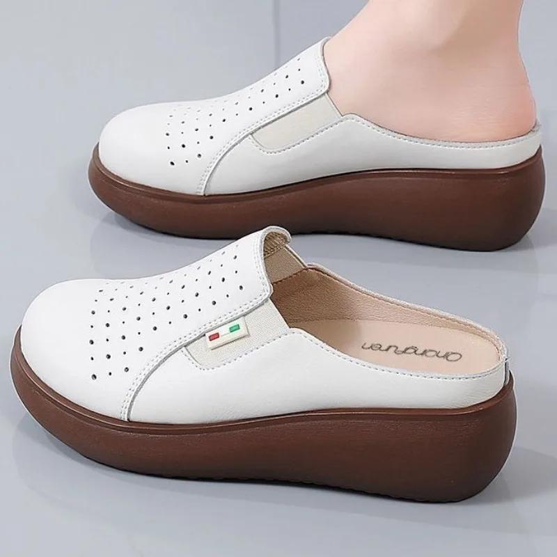 

Новые женские сандалии с дышащим носком и противоскользящим скошенным каблуком для ношения на улице, повседневные спортивные пляжные шлепанцы для женщин 40 белый