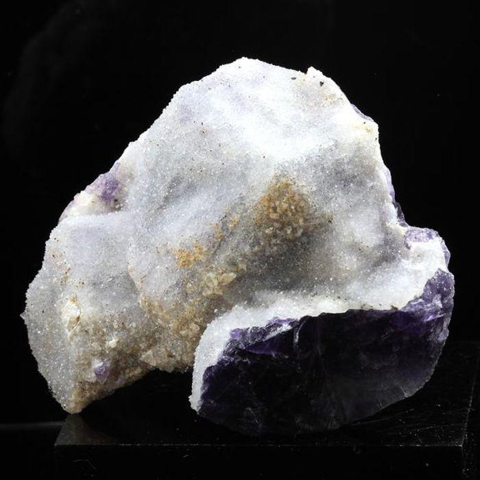 Pierres et Minéraux. Quartz, Fluorite. 396.5 ct. Pont des Bouyges, Corrèze, France.