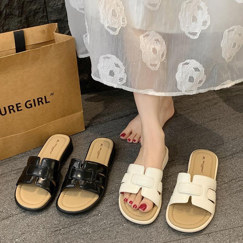 Flat-bottomed cool slippers for women's summer wear, new with skirt, soft-bottomed beach vacation, one-word drag