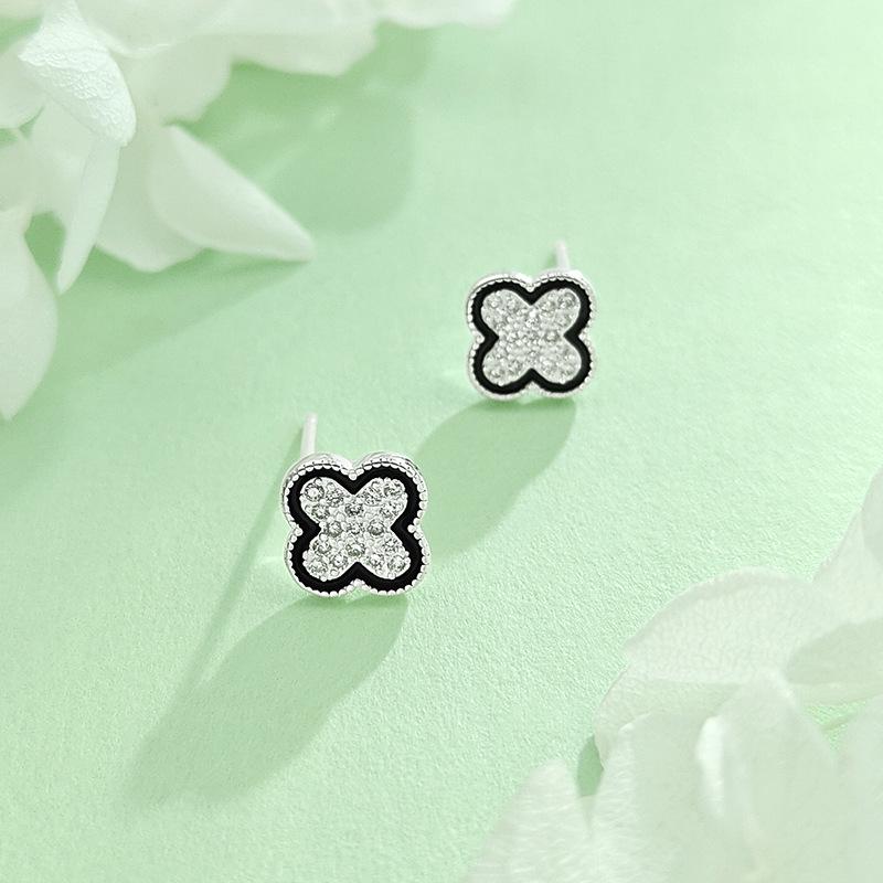 925 Sterling Silver Four-Leaf Clover Stud Earrings - Elegant, Simple, and Luxurious Design for Women.