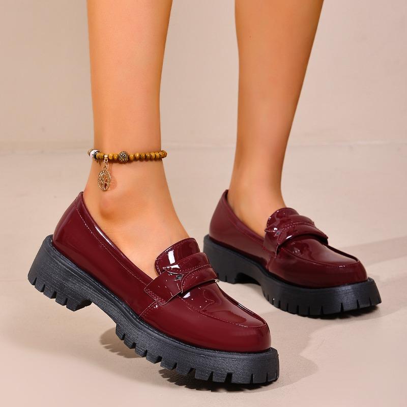 Women's Chain Decor Platform Loafers Fashion Black Patent Leather Dress Shoes Woman Comfortable Slip On Flat Shoes Plus Size 43