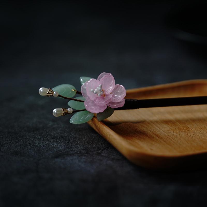 Ancient Style Magnolia Hairpin Artificial Transparent Glass Flower Tassel Hair Stick Wooden Simple Updo Hairpin New Year Gifts