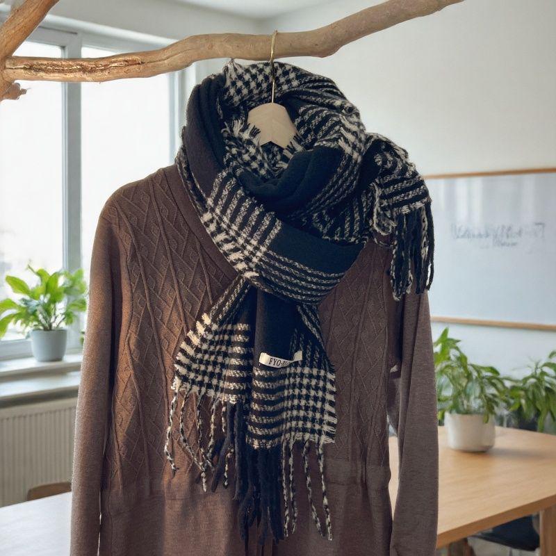 Blue Plaid Tassel Scarf: Versatile Warm Neck Warmer for Women & Couples - Autumn/Winter 2025