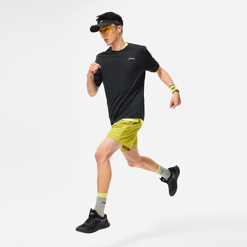 Li Ning Série Corrida Cor Sólida Pulôver Gola Redonda Respirável Manga Curta Camiseta Tops Masculinos Preto ATSU195-1