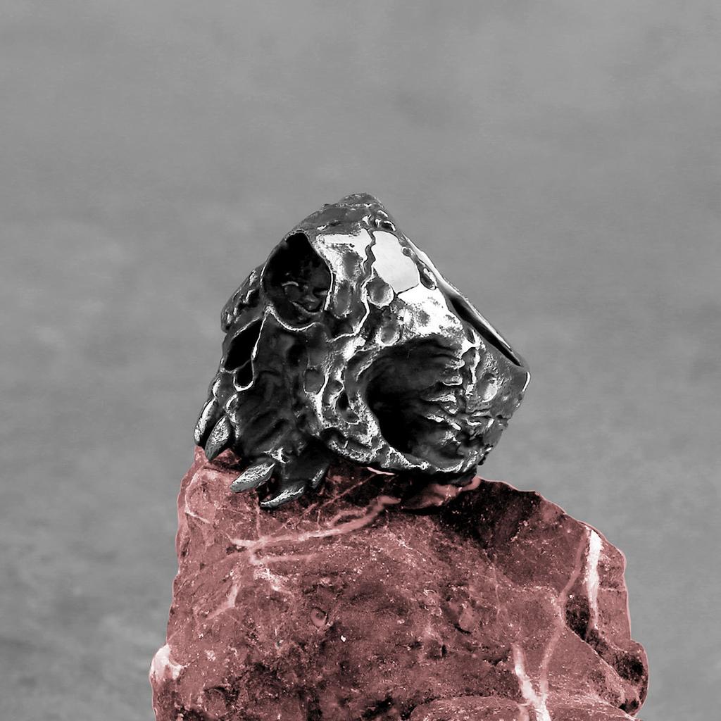 Bague en Métal Cyclope Crâne Antique Rétro pour Hommes Bague en Acier Inoxydable Punk Gothique Rock Hiphop Accessoires Bijoux Faits à la Main Cadeau