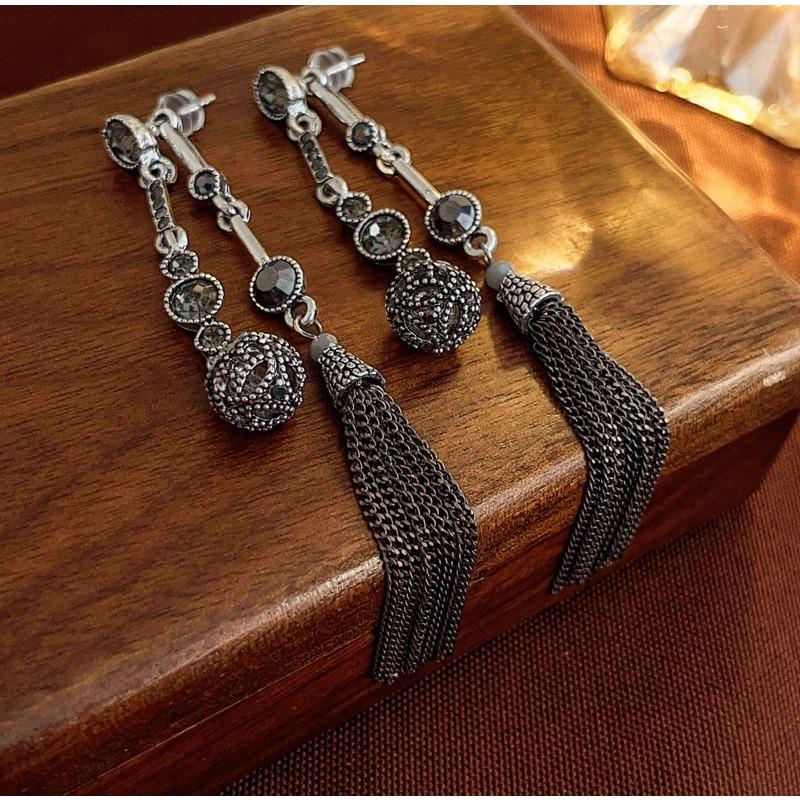 Retro Court Style Earrings Niche Light Luxury High-end Stud Earrings Versatile Earrings