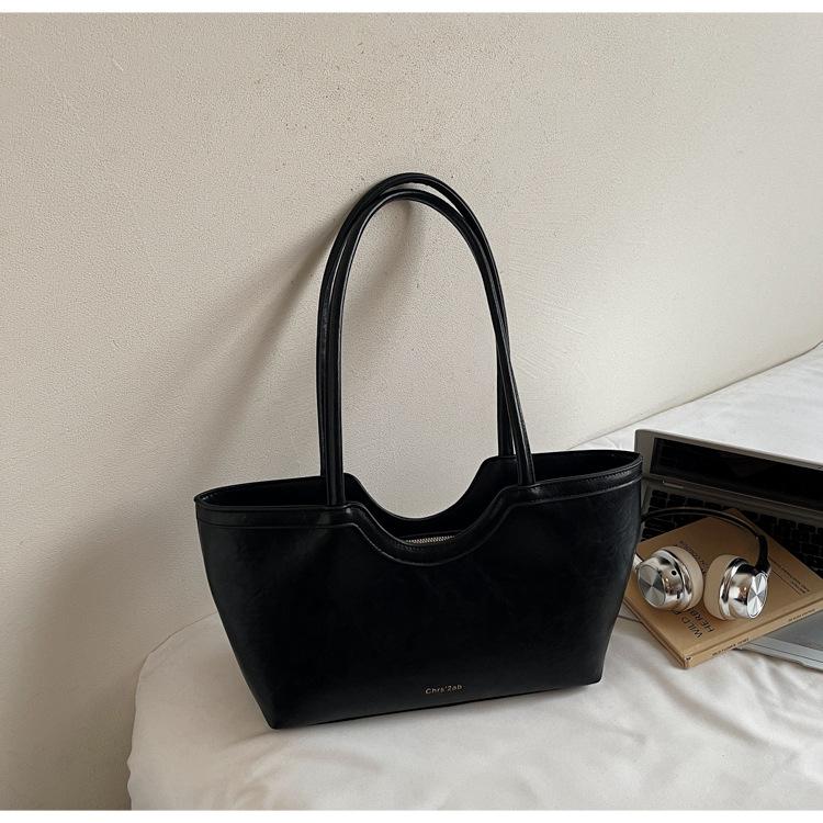 Large-capacity commuter tote bag women's 2025 autumn new retro handbag fashionable shoulder armpit bag