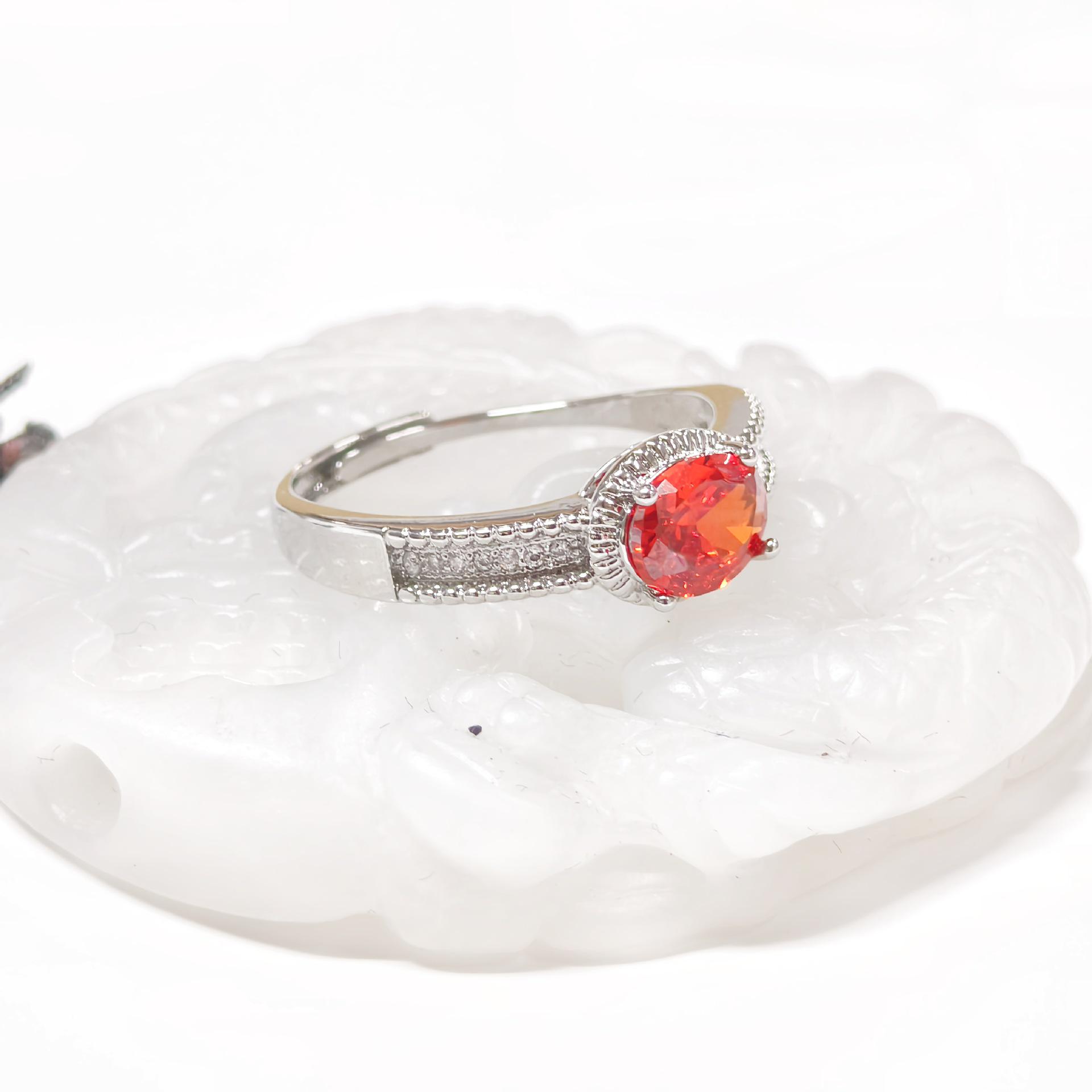 Gesi En Oval Gem Wedding Ring with Diamonds and Open Band Design