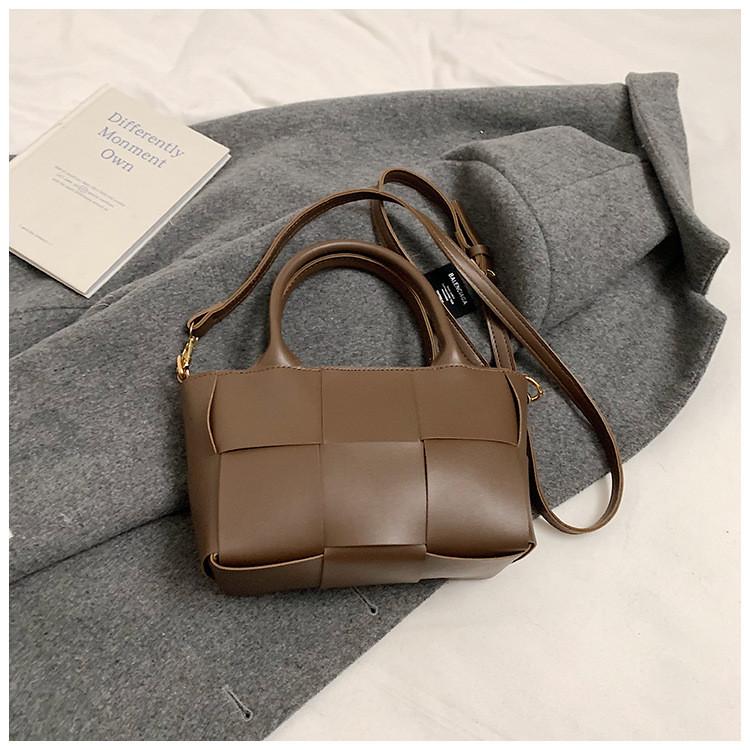 IELGY Woven Style Portable Bucket Bag Simple Commuter Messenger Bag