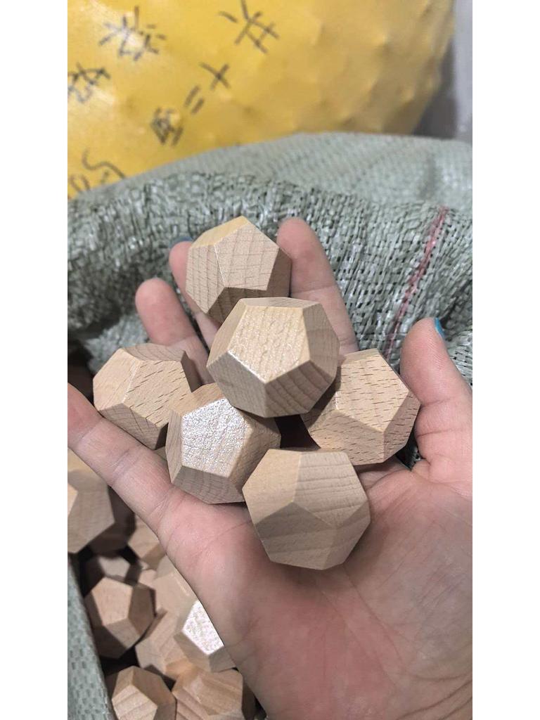 Dadi Zodiacali a 12 Facce: Gioco in Legno di Faggio per Divertimento e Avventura di San Valentino