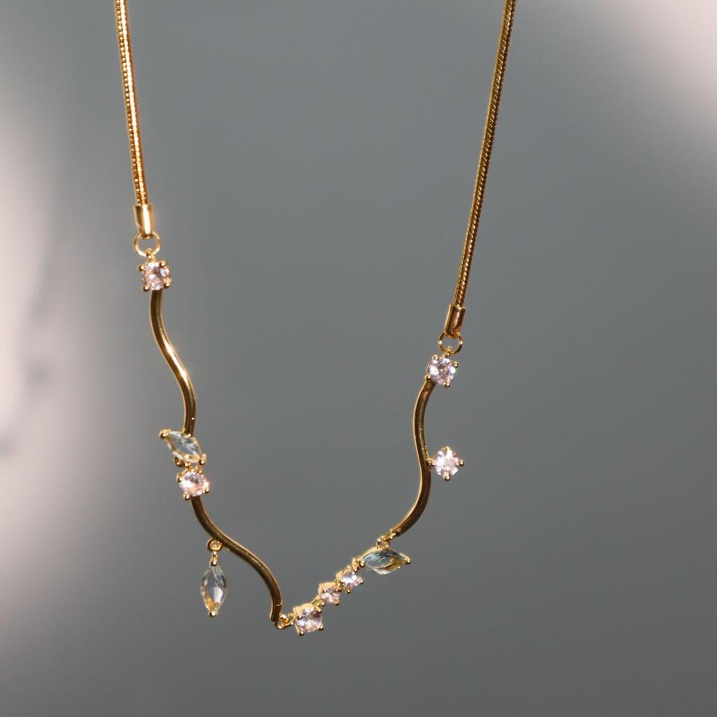 Retro 18K Gold Plated Tassel Zircon Cuban Chain Necklace In Frosted Gold Copper.