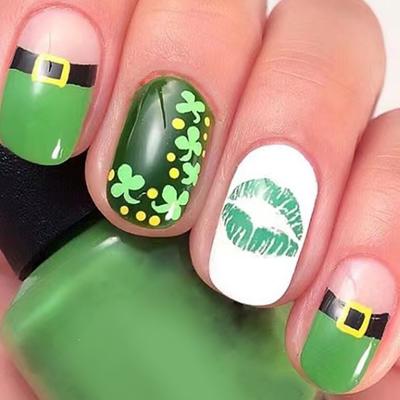 24 Stück Aufdrücknägel Grenzüberschreitende Tragbare Nägel St. Patricks Maniküre Lippenabdruck Kleeblatt Nagelsticker Abnehmbare Nagelsticker