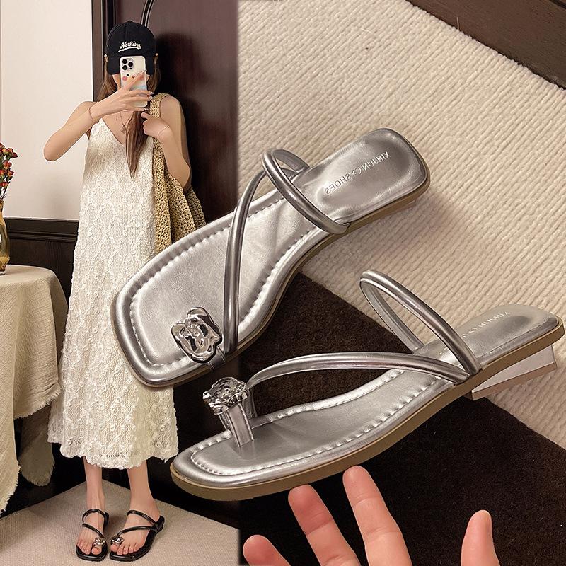 Coarse heel French high-end rhinestone cool slippers fairy shoes 2025 new summer temperament silver toe slippers