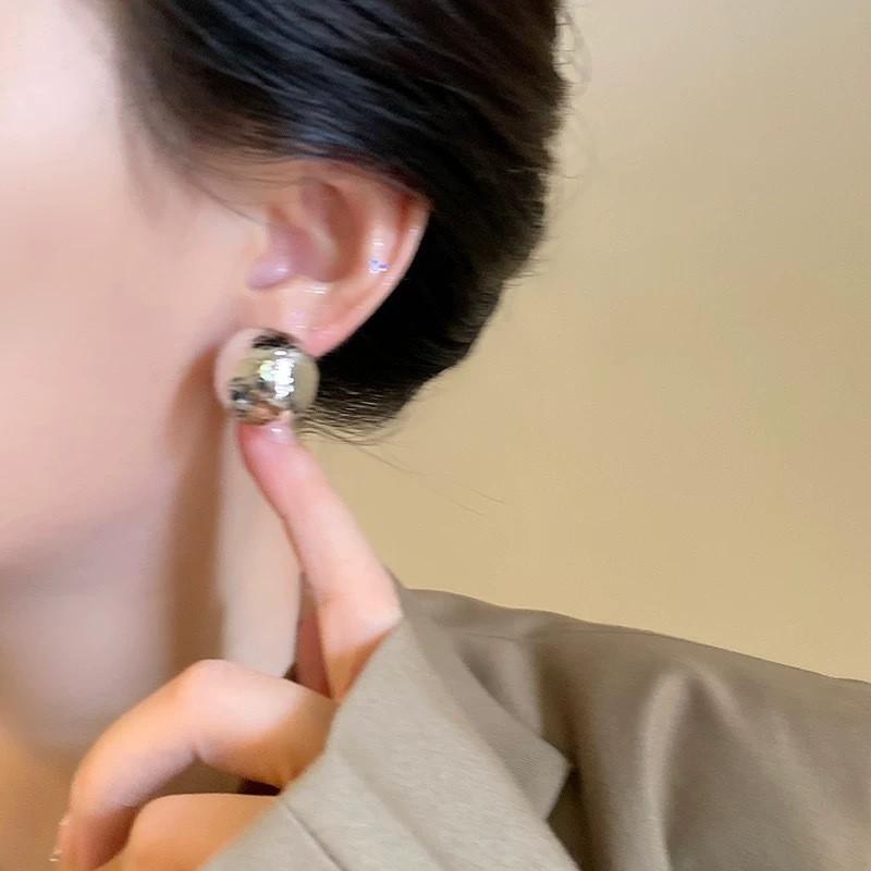 French Small Fragrant Style Pearl Stud Earrings Women's Light Luxury High-end Sense Retro Temperament Earrings Ear Jewelry