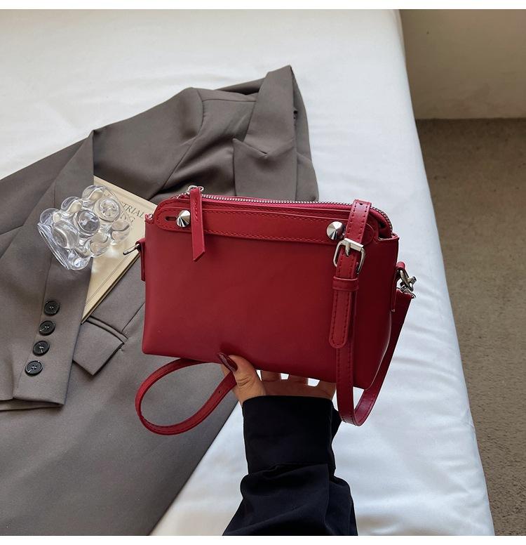 

Popular handbag women s 2025 autumn new fashion retro shoulder bag commuter messenger small square bag