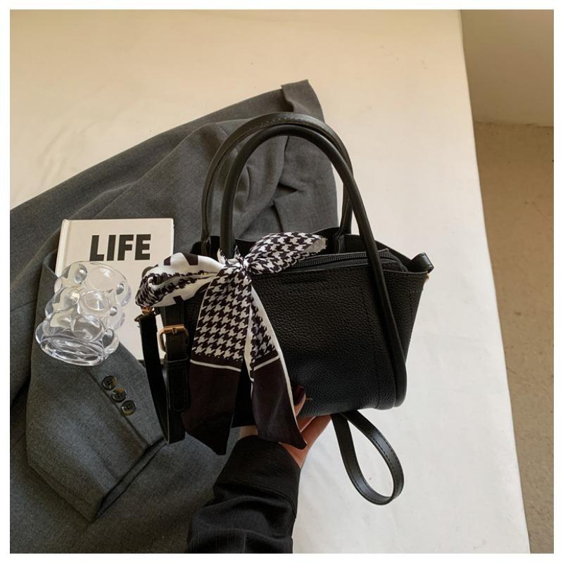 New Retro Simple Hand Bucket Bag Women's Spring and Summer Trend Niche Shoulder Bag Casual Women's Bag