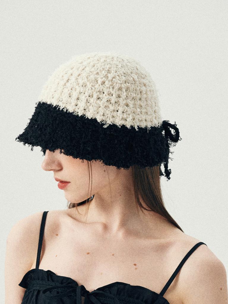 Olinkeompeulliteu Poodle Bucket Hat (Ivory & Black)