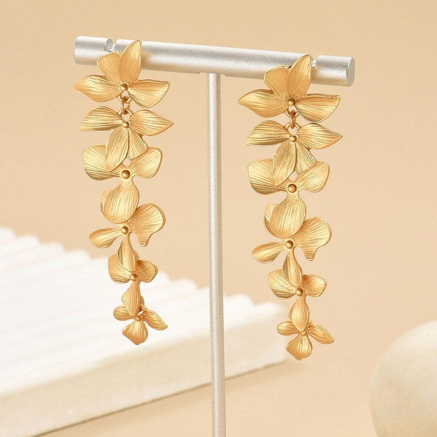 

Charming Metal Leaf Flower Long Drop Earrings Gold Color Vintage Temperament Dangle Earrings Women s Birthday Gift
