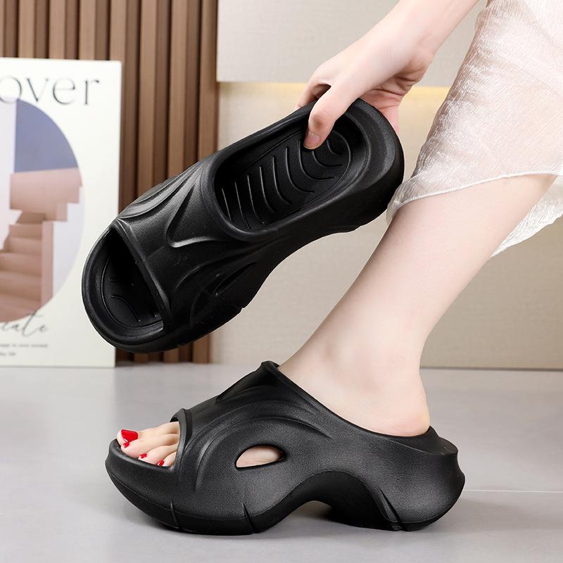 Women's Summer 2024 Height-Boosting Thick-Soled Outdoor Slippers with Squishy Feel for Versatile Wear