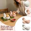 Söt kanin, formad ägghållare för frukost.
