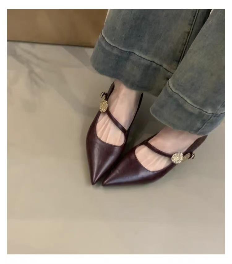 

2025 new pointed temperament metal buckle one-word strap high heels light mouth low heel French commuter black single shoes women 35 красный