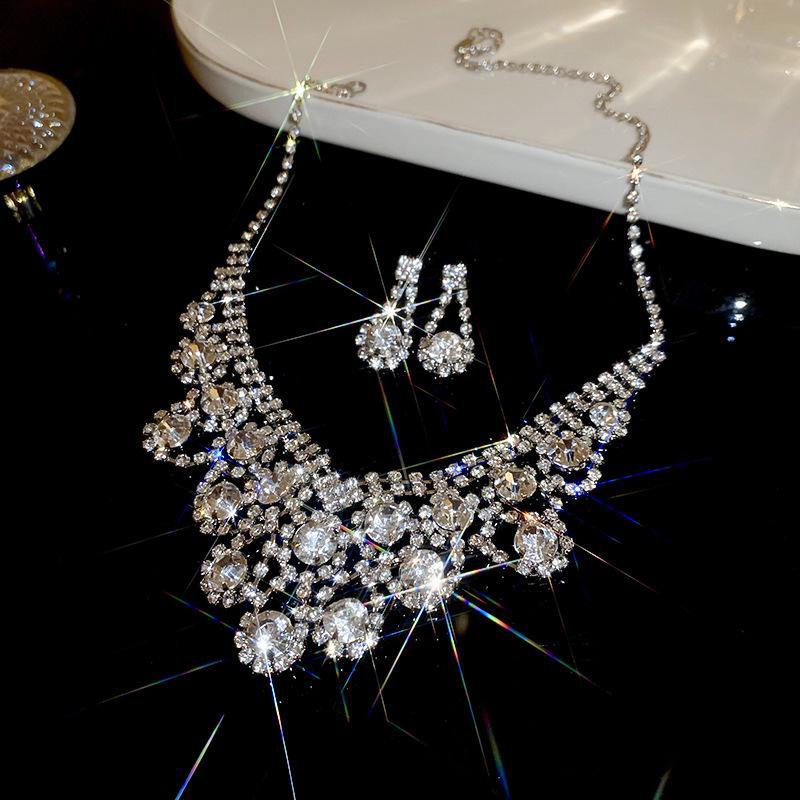 "High-End Luxury Drop Necklace and Earrings Set - European and American Niche Versatile Jewelry"