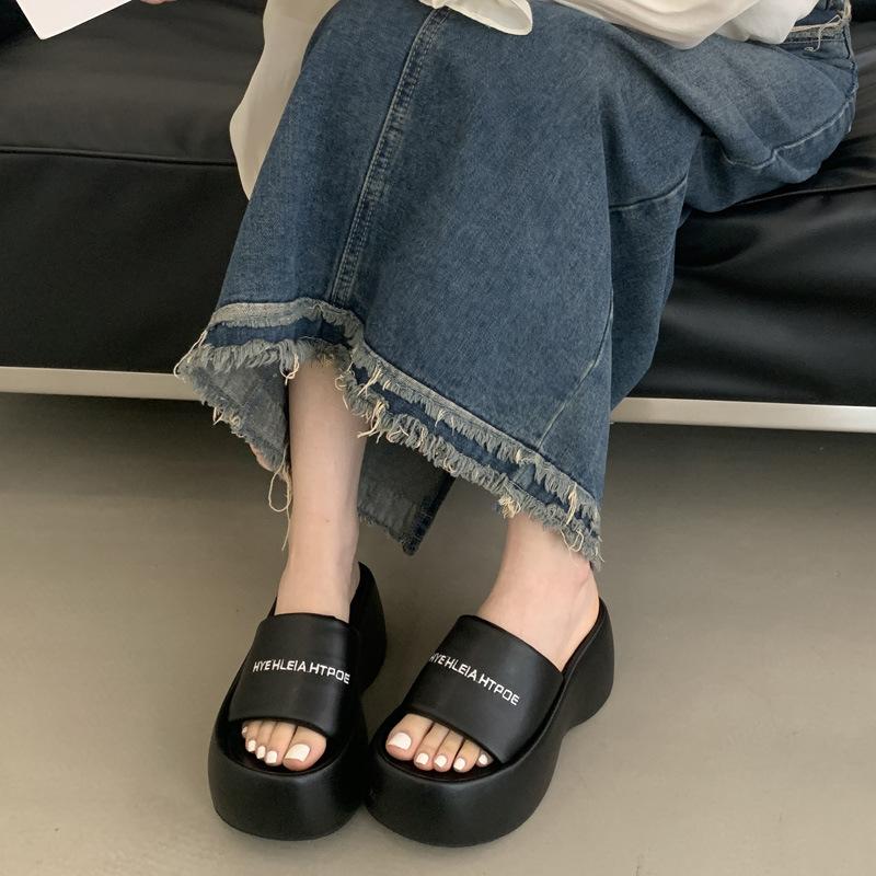 

Taller fashion small thick-soled cool slippers 2025 summer new fashion super high heel wear one-word slippers women 35