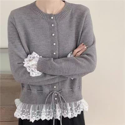 Lässiger Patchwork-Spitzen-Damen-Herbst- und Winter-Neudesign im koreanischen Stil mit einer taillierten Taille und einem frischen Strickjacken-Oberteil