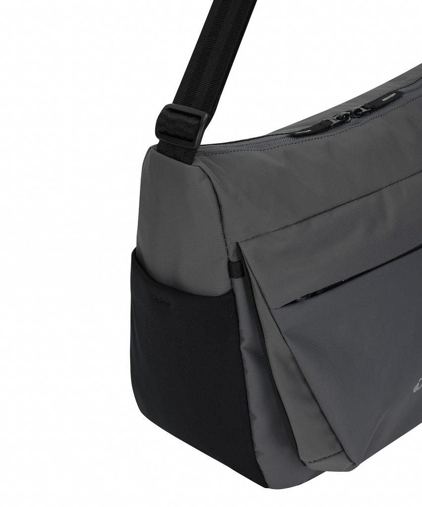 Discovery Expedition Airon Flap Large Crossbody Bag (D/Grey)
