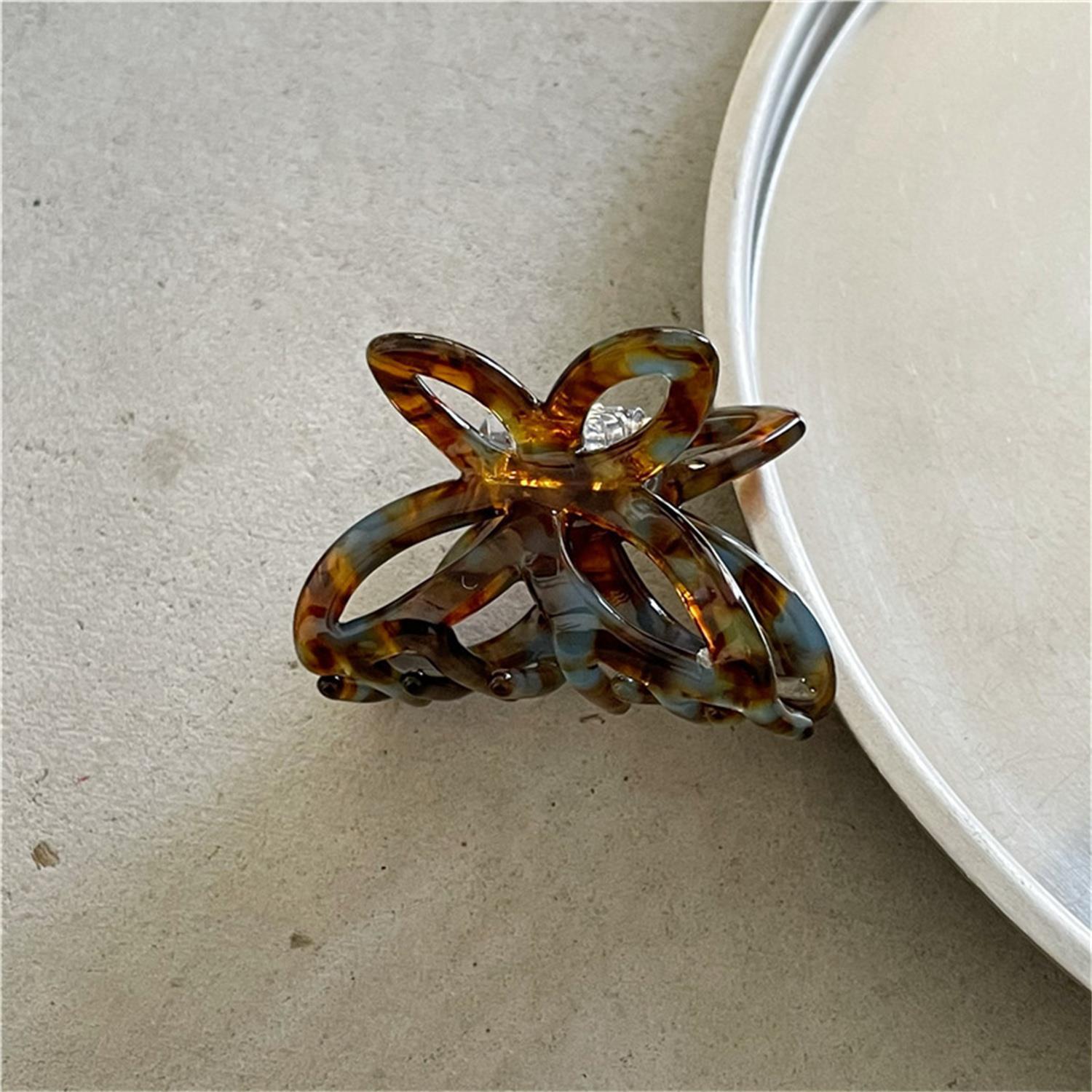 

Small Hair Claw Clip Hollow Butterfly Crab Hair Clamp Acrylic Barrette Headwear Headdress Hair Clips Women Hair Accessories