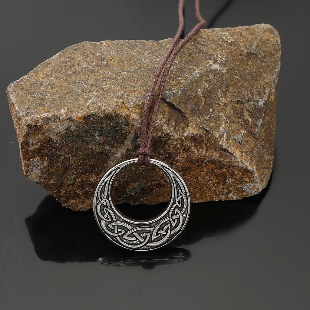 Vintage Viking Celtic Knot Pendant Necklace Adjustable Pu Leather Nordic Style Jewelry Fashion Accessories for Women Men